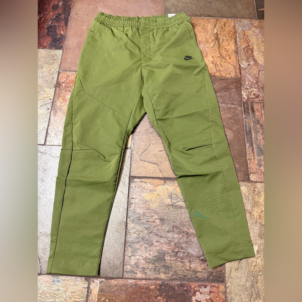 Nike Men's Green Joggers